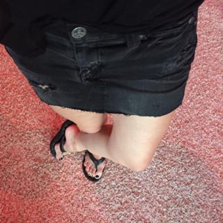 Elizabeth Lzzy Mae Hale feet photo thumbnail