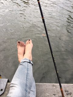 Elizabeth Lzzy Mae Hale feet photo thumbnail