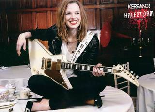 Elizabeth Lzzy Mae Hale feet photo thumbnail