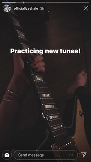 Elizabeth Lzzy Mae Hale feet photo thumbnail