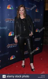 Elizabeth Lzzy Mae Hale feet photo thumbnail