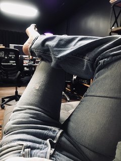 Elizabeth Lzzy Mae Hale feet photo thumbnail