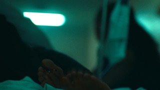 Elizabeth Lzzy Mae Hale feet photo thumbnail