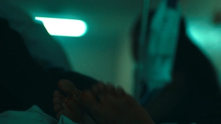 Elizabeth Lzzy Mae Hale feet photo thumbnail