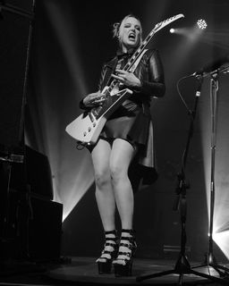 Elizabeth Lzzy Mae Hale feet photo thumbnail