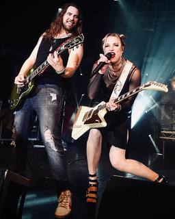 Elizabeth Lzzy Mae Hale feet photo thumbnail