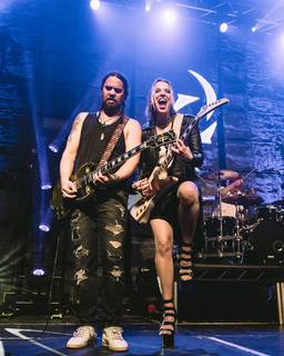 Elizabeth Lzzy Mae Hale feet photo thumbnail