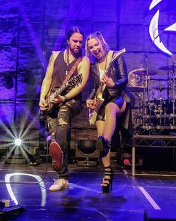 Elizabeth Lzzy Mae Hale feet photo thumbnail