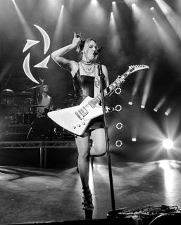 Elizabeth Lzzy Mae Hale feet photo thumbnail