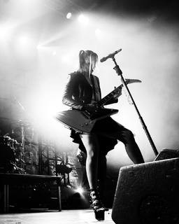 Elizabeth Lzzy Mae Hale feet photo thumbnail