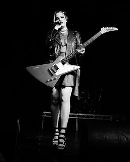 Elizabeth Lzzy Mae Hale feet photo thumbnail