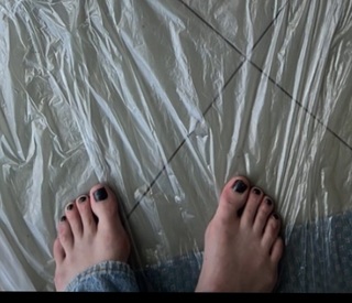 Elizabeth Lzzy Mae Hale feet photo thumbnail