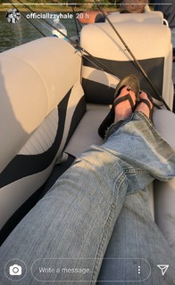 Elizabeth Lzzy Mae Hale feet photo thumbnail