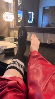 Elizabeth Lzzy Mae Hale feet photo thumbnail