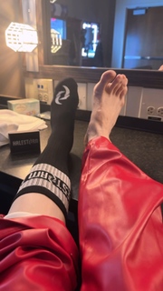 Elizabeth Lzzy Mae Hale feet photo thumbnail