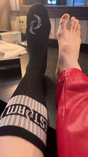 Elizabeth Lzzy Mae Hale feet photo thumbnail