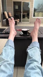 Elizabeth Lzzy Mae Hale feet photo 1