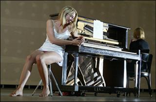 Elizabeth Marvel feet photo 1