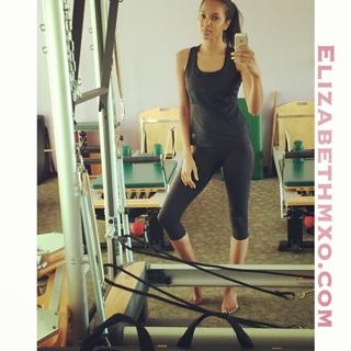 Elizabeth Mathis feet photo 1
