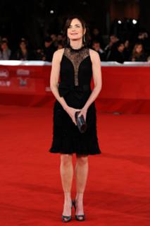 Elizabeth McGovern feet photo 16