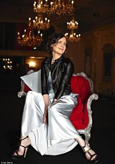 Elizabeth McGovern feet photo 15
