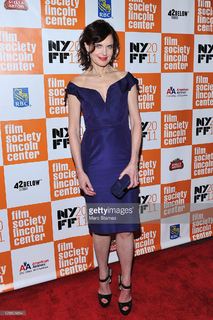 Elizabeth McGovern feet photo 19