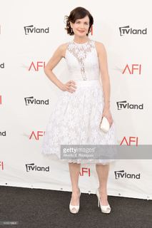 Elizabeth McGovern feet photo 15