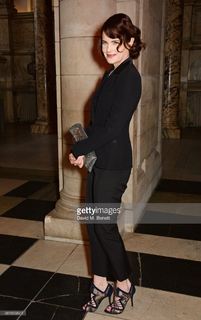 Elizabeth McGovern feet photo 6