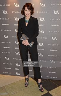 Elizabeth McGovern feet photo 5