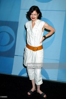 Elizabeth McGovern feet photo 18