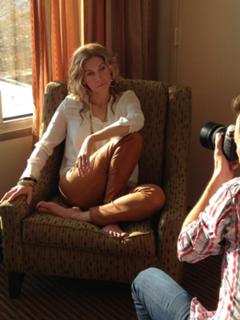 Elizabeth Mitchell feet photo thumbnail