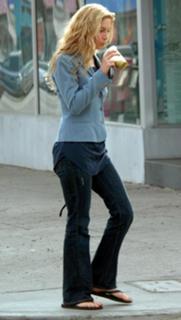 Elizabeth Mitchell feet photo thumbnail