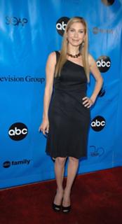 Elizabeth Mitchell feet photo thumbnail