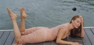 Elizabeth Mitchell feet photo thumbnail