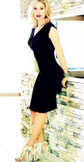 Elizabeth Mitchell feet photo thumbnail