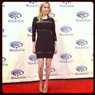 Elizabeth Mitchell feet photo thumbnail