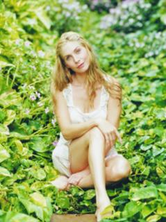Elizabeth Mitchell feet photo thumbnail