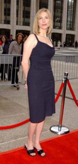 Elizabeth Mitchell feet photo thumbnail