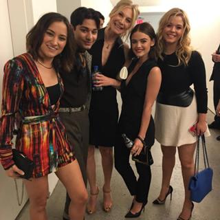 Elizabeth Mitchell feet photo thumbnail