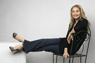 Elizabeth Mitchell feet photo thumbnail