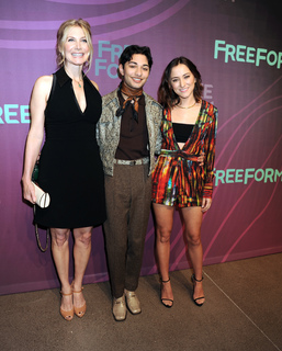 Elizabeth Mitchell feet photo thumbnail