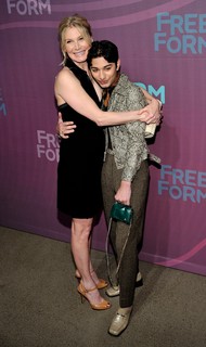 Elizabeth Mitchell feet photo thumbnail