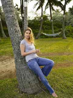 Elizabeth Mitchell feet photo thumbnail