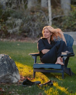 Elizabeth Mitchell feet photo thumbnail