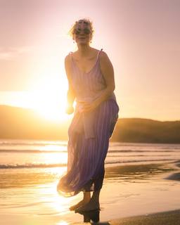 Elizabeth Mitchell feet photo thumbnail