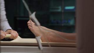 Elizabeth Mitchell feet photo thumbnail