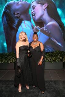 Elizabeth Mitchell feet photo thumbnail