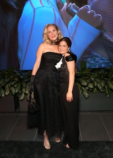 Elizabeth Mitchell feet photo thumbnail