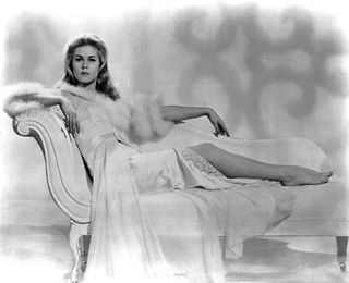 Elizabeth Montgomery feet photo thumbnail