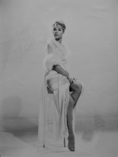 Elizabeth Montgomery feet photo thumbnail